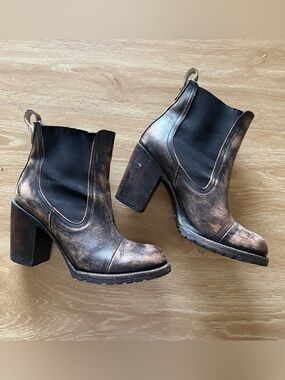 *RARE* Freebird by Steven “BLAST” Distressed Leather Block Heel Chelsea Boot